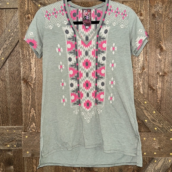 JOHNNY WAS  JWLA Embroidered vneck t-shirt - Picture 2 of 9